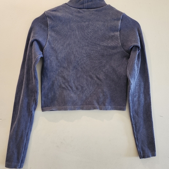 Hunter and Brown, Long Sleeved, "Denim Look," Turtle Neck, Crop Top Size Medium - Picture 2 of 12